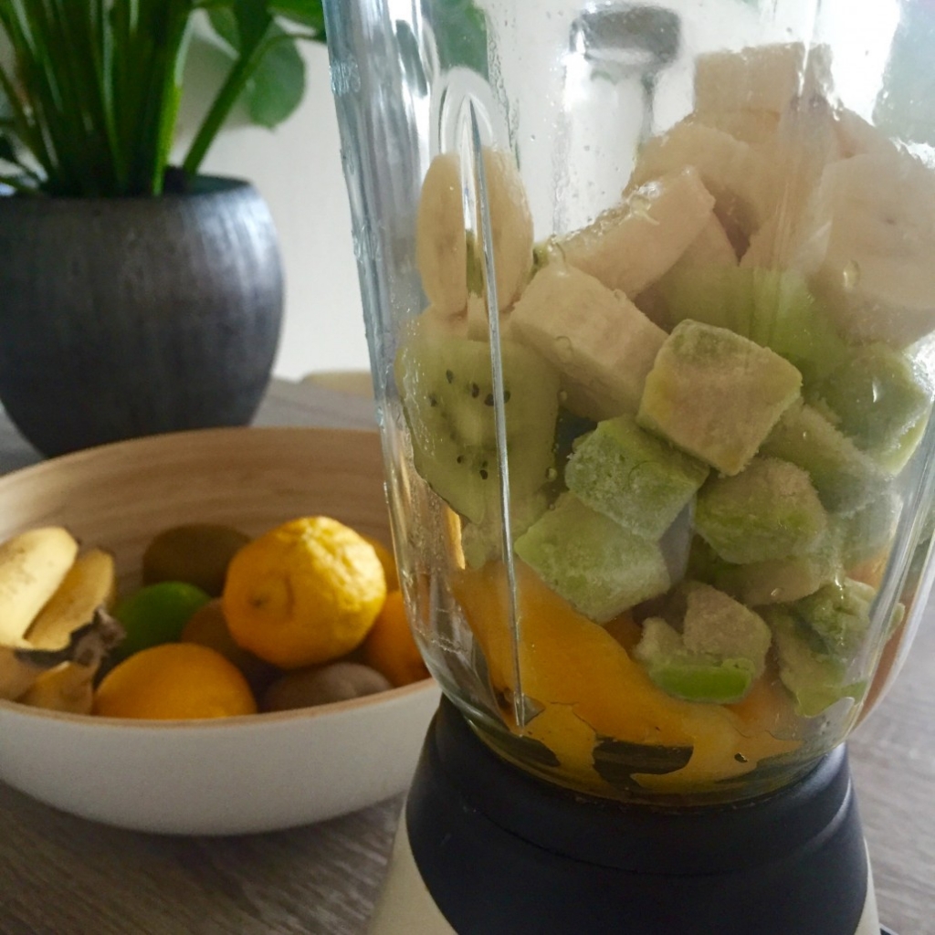 Heerlijke Vitaminebom avocado, banaan, mango en kiwi