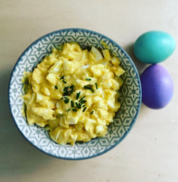Zelfgemaakte eiersalade maken